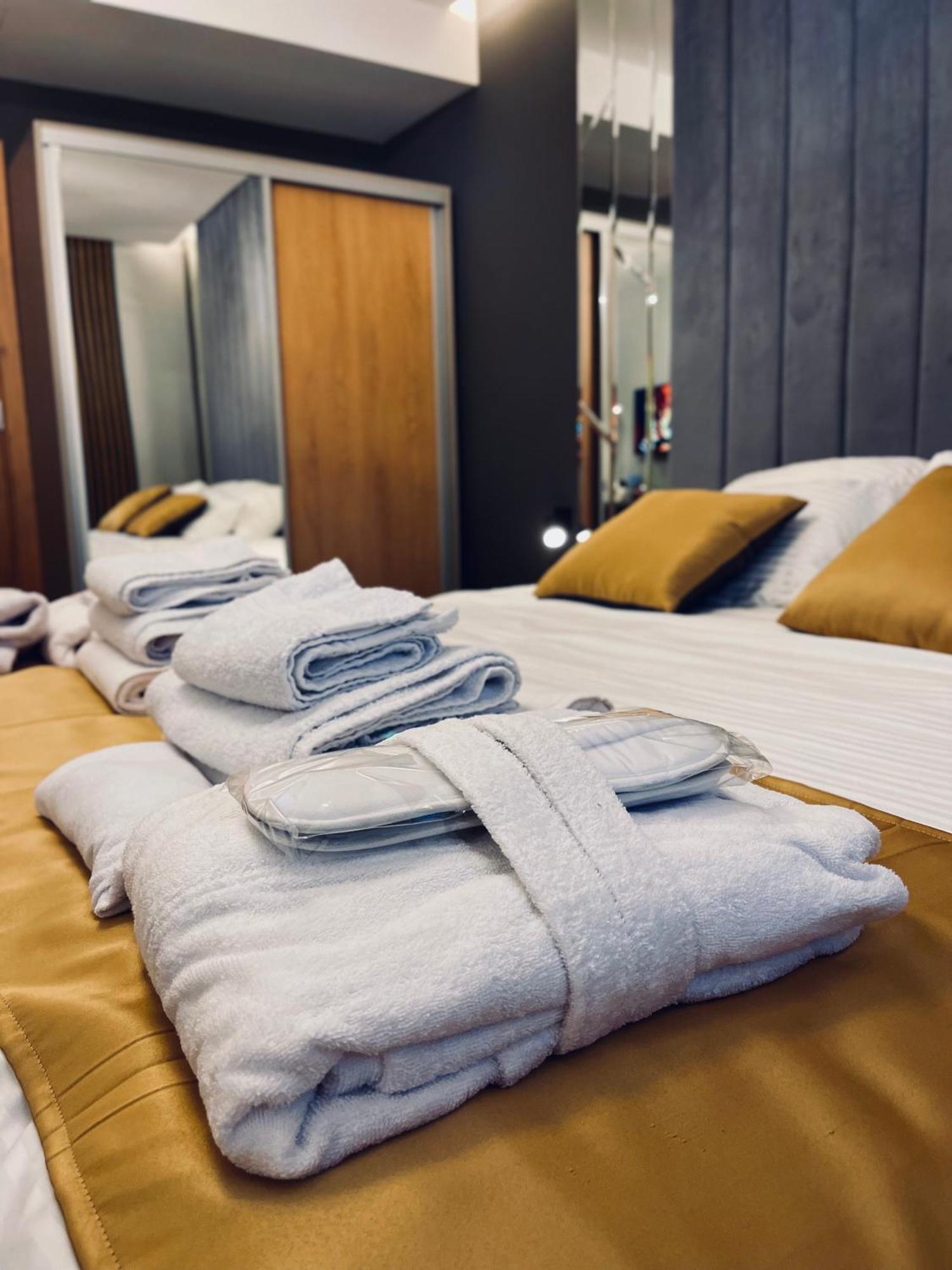 Mozaik Apartments & Spa - Modern 4-Star Apartments With Exclusive Private Spa Wellness In The City Center - Sauna, Jacuzzi, Turkish Bath - Free Parking, Wi-Fi - Rooms & Apartments Ćuprija المظهر الخارجي الصورة