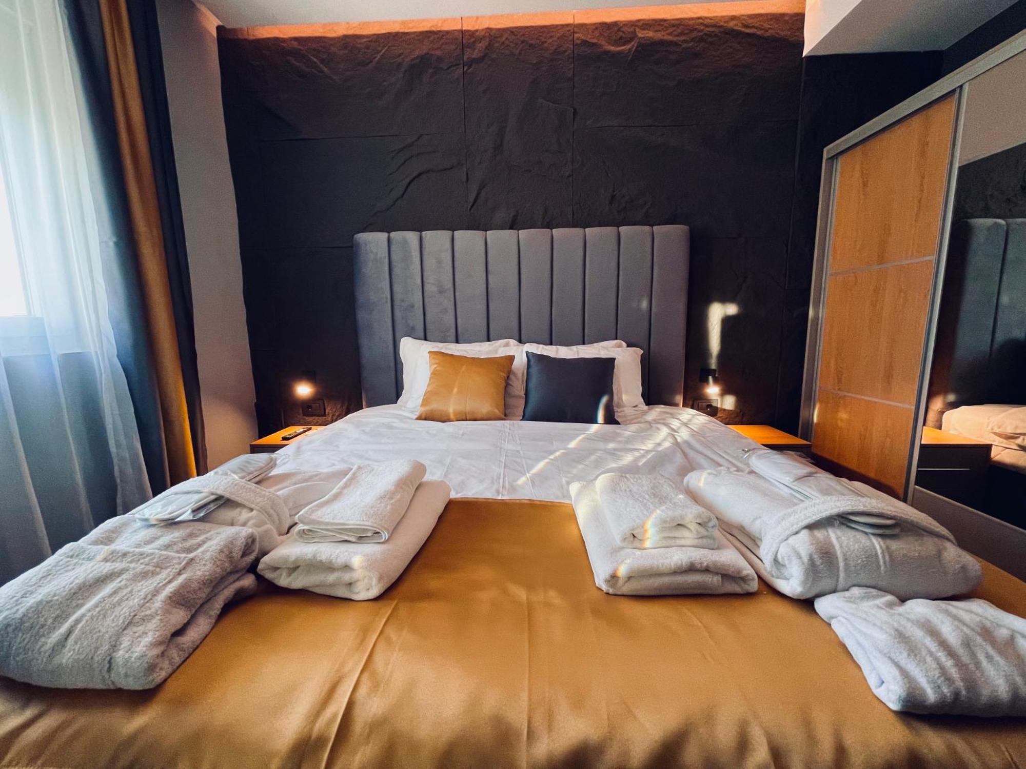 Mozaik Apartments & Spa - Modern 4-Star Apartments With Exclusive Private Spa Wellness In The City Center - Sauna, Jacuzzi, Turkish Bath - Free Parking, Wi-Fi - Rooms & Apartments Ćuprija المظهر الخارجي الصورة