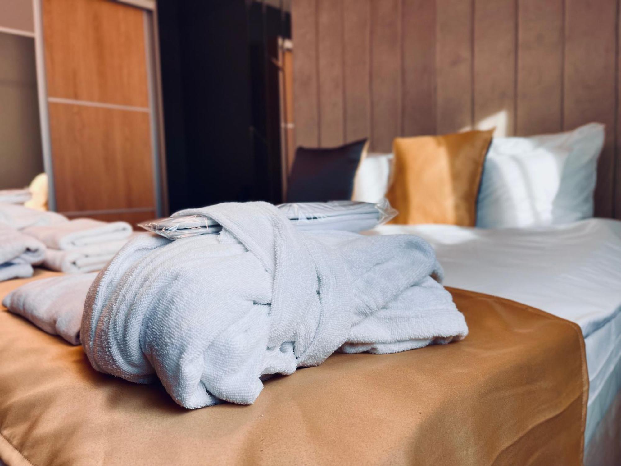 Mozaik Apartments & Spa - Modern 4-Star Apartments With Exclusive Private Spa Wellness In The City Center - Sauna, Jacuzzi, Turkish Bath - Free Parking, Wi-Fi - Rooms & Apartments Ćuprija المظهر الخارجي الصورة