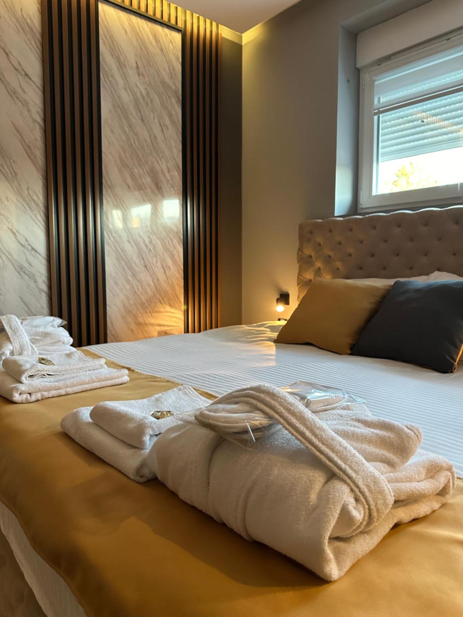 Mozaik Apartments & Spa - Modern 4-Star Apartments With Exclusive Private Spa Wellness In The City Center - Sauna, Jacuzzi, Turkish Bath - Free Parking, Wi-Fi - Rooms & Apartments Ćuprija المظهر الخارجي الصورة