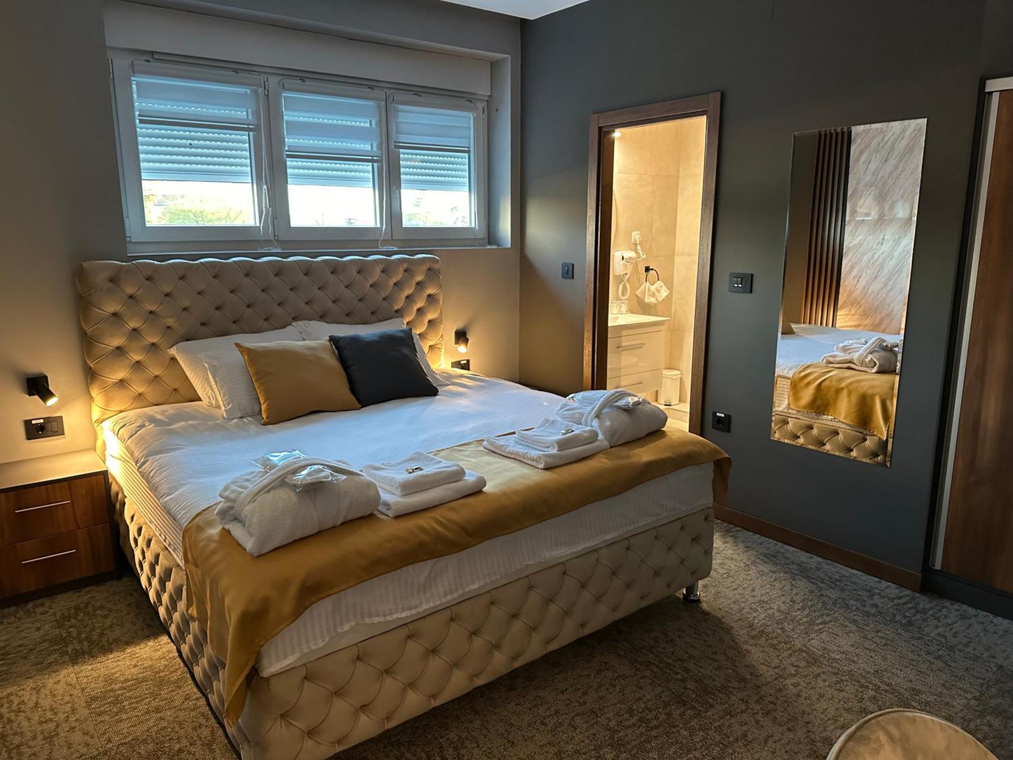 Mozaik Apartments & Spa - Modern 4-Star Apartments With Exclusive Private Spa Wellness In The City Center - Sauna, Jacuzzi, Turkish Bath - Free Parking, Wi-Fi - Rooms & Apartments Ćuprija المظهر الخارجي الصورة